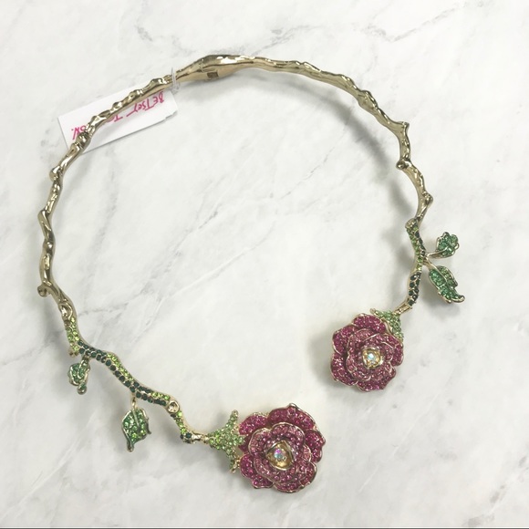 Enchanted Rose Choker Necklace Gold 